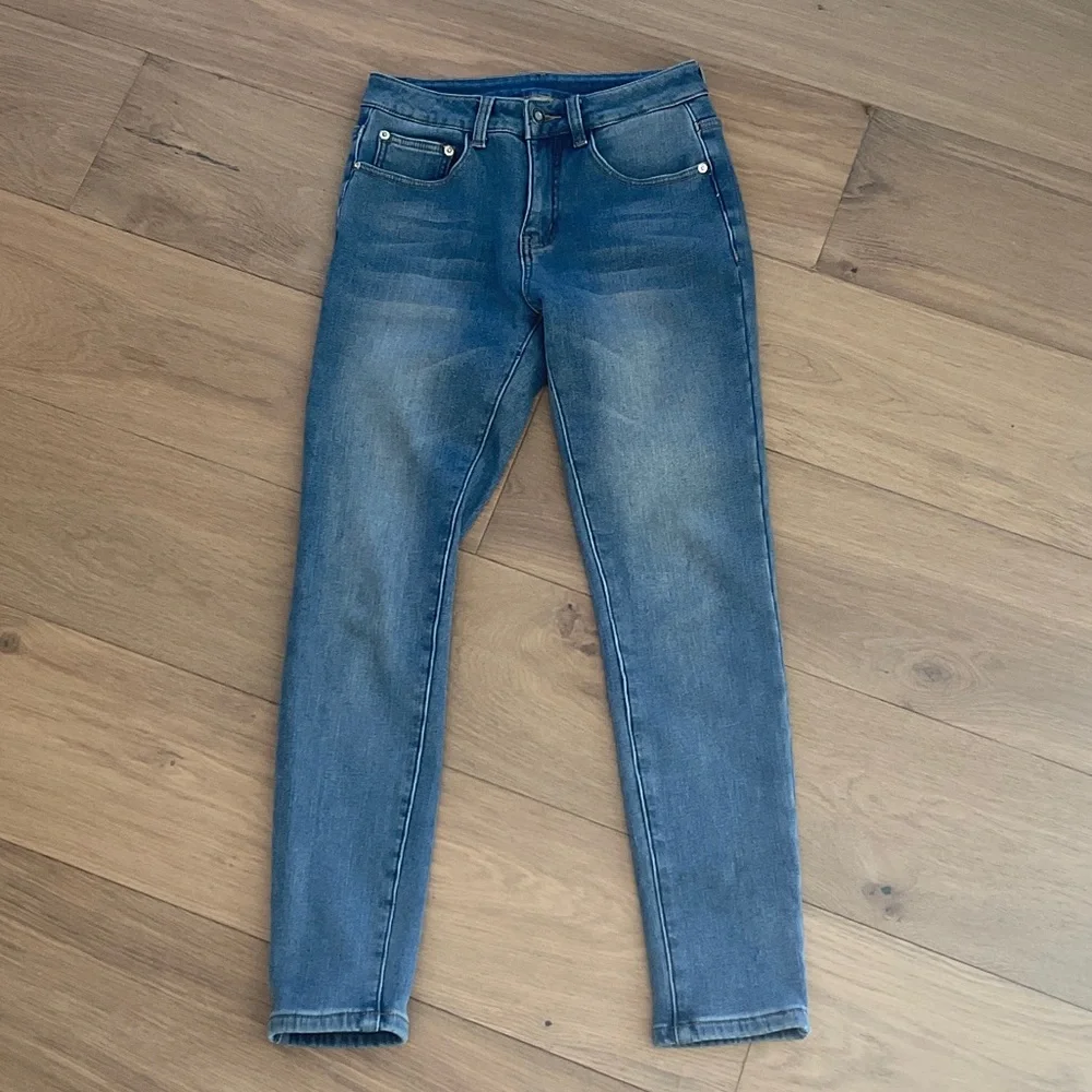 Fleece Lined Women's Skinny Jeans - Picture 2 of 10